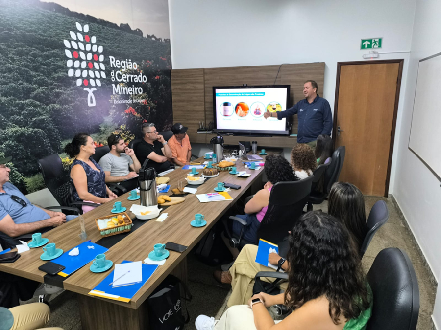 Produtores de morango do Sul de Minas participam de missão no Cerrado Mineiro