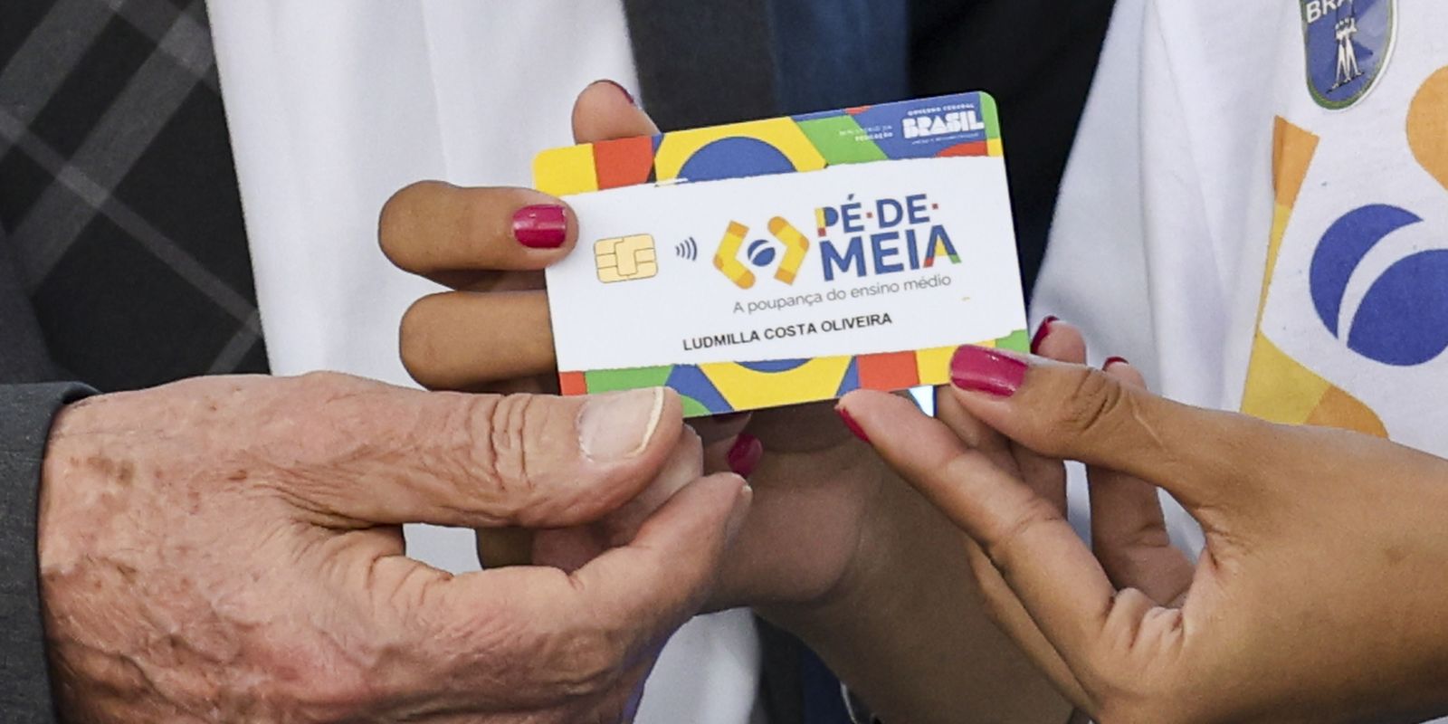 Saiba quem tem direito ao Pé-de-Meia e como acessar o programa