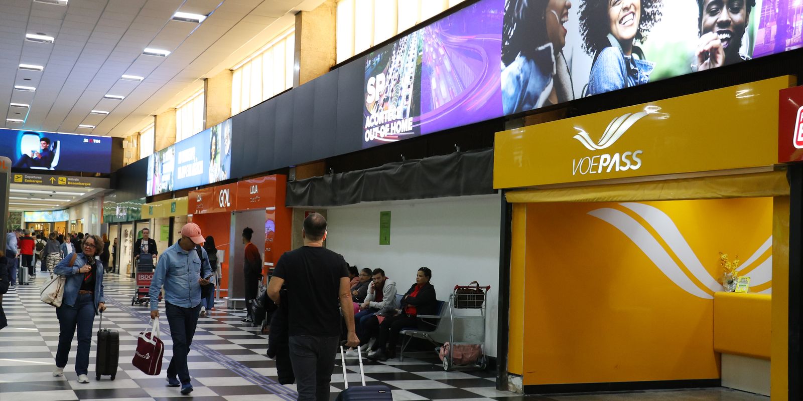 Procon-SP notifica Voepass e envia fiscais ao Aeroporto de Congonhas